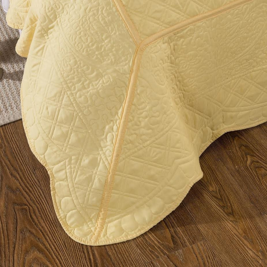 Buttercup Diamond-Stitched Matelasse Quilt Set, detail view